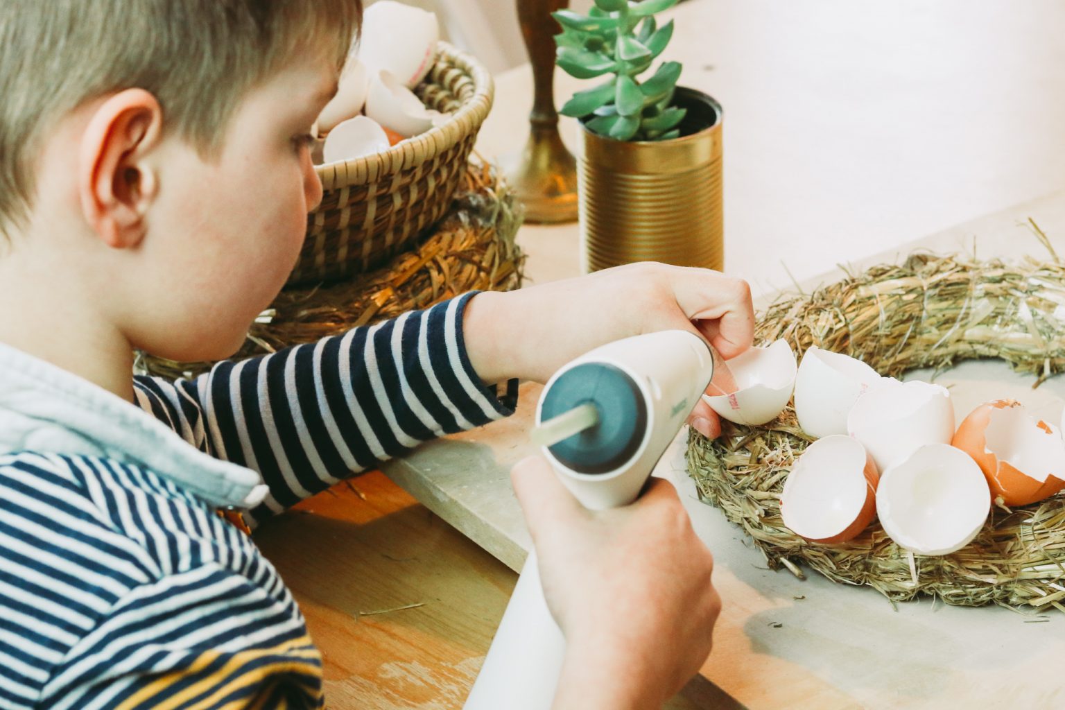 Osterkranz Aus Eierschalen Selber Machen Diy Im Landhauslook Mamahoch