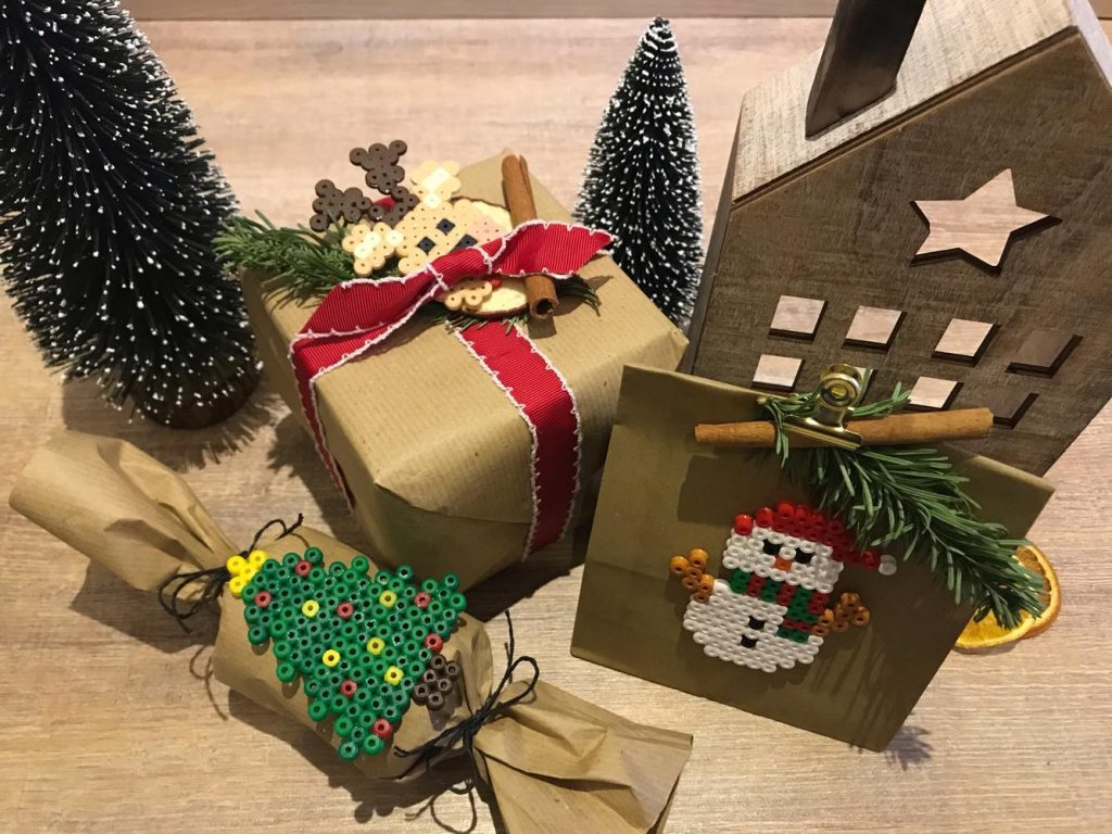 Weihnachtliche Motive Aus Bugelperlen Fur Die Weihnachtsgeschenke